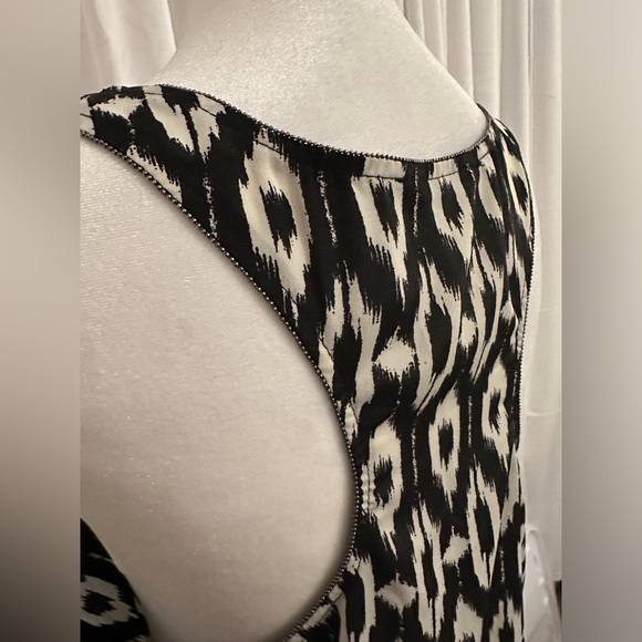 Collective Concepts Black and White Ikat Embellished Racerback Tank Size Large - Picture 5 of 6